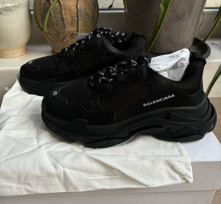 Balenciaga Triple triple black 2018 EU43 non distressed