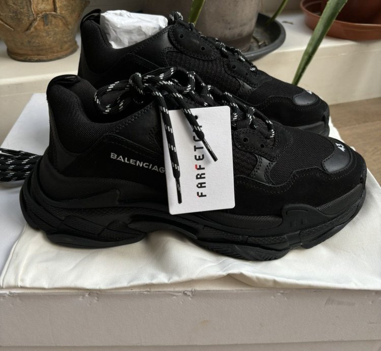 Balenciaga Triple triple black 2018 EU43 non distressed