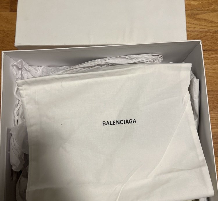Balenciaga Triple White (2019)