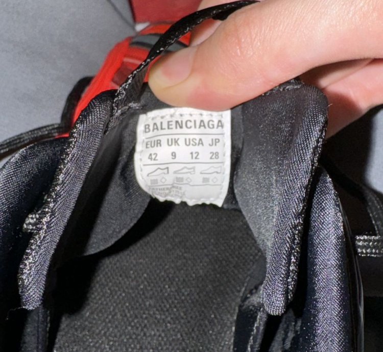 Balenciaga tyrex size 42