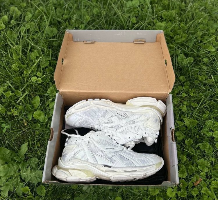 Balenciaga White Runner Sneakers Brandly New With Box
