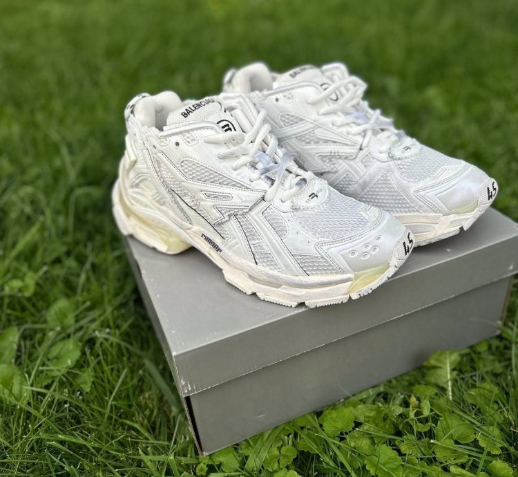 Balenciaga White Runner Sneakers Brandly New With Box