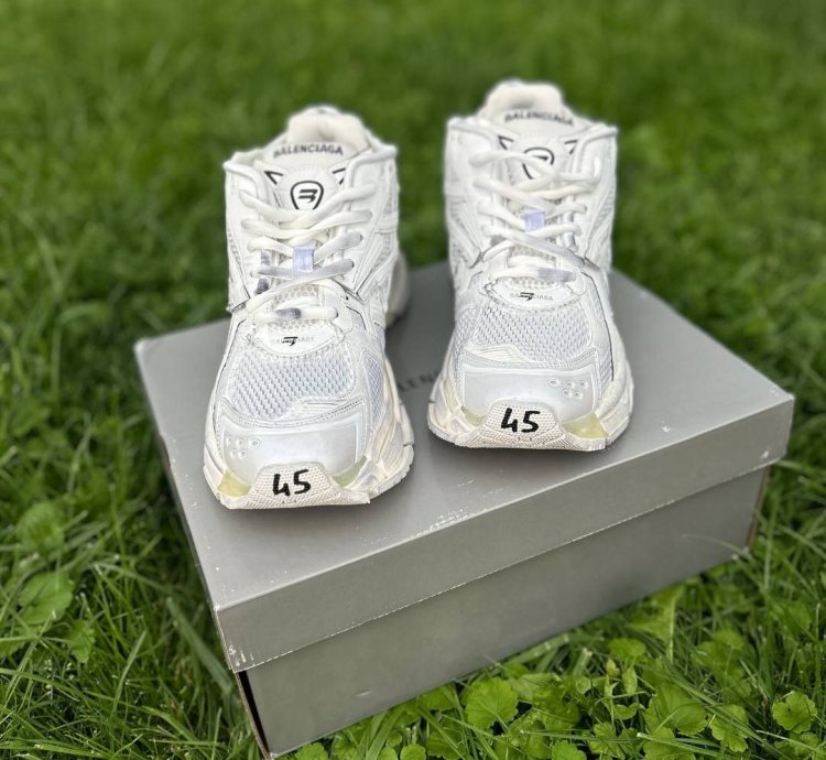 Balenciaga White Runner Sneakers Brandly New With Box