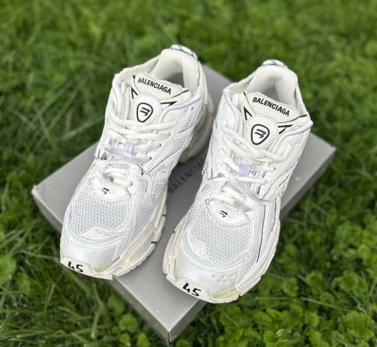Balenciaga White Runner Sneakers Brandly New With Box