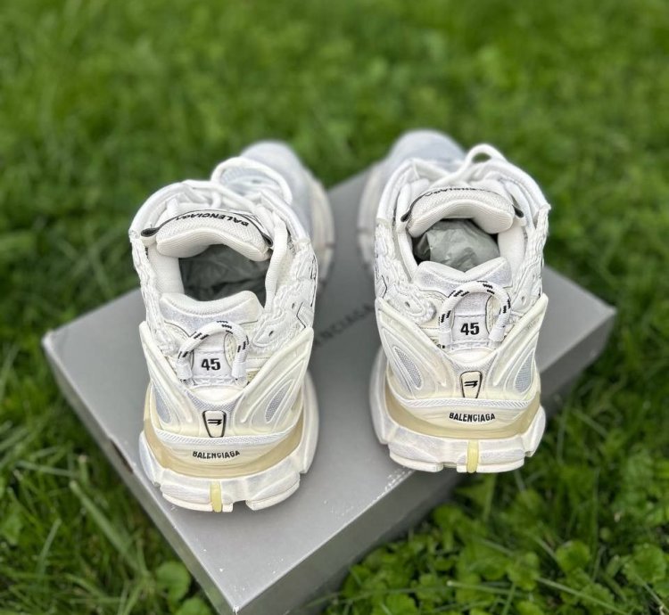 Balenciaga White Runner Sneakers Brandly New With Box