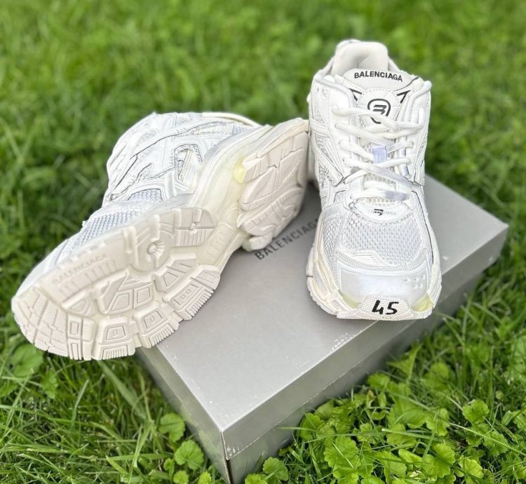 Balenciaga White Runner Sneakers Brandly New With Box
