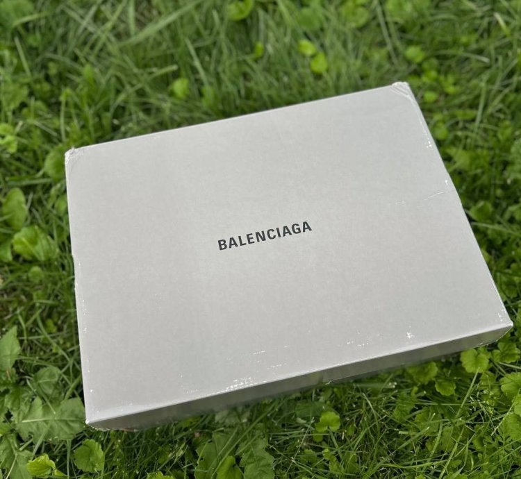 Balenciaga White Runner Sneakers Brandly New With Box