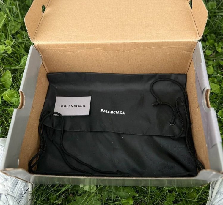 Balenciaga White Runner Sneakers Brandly New With Box