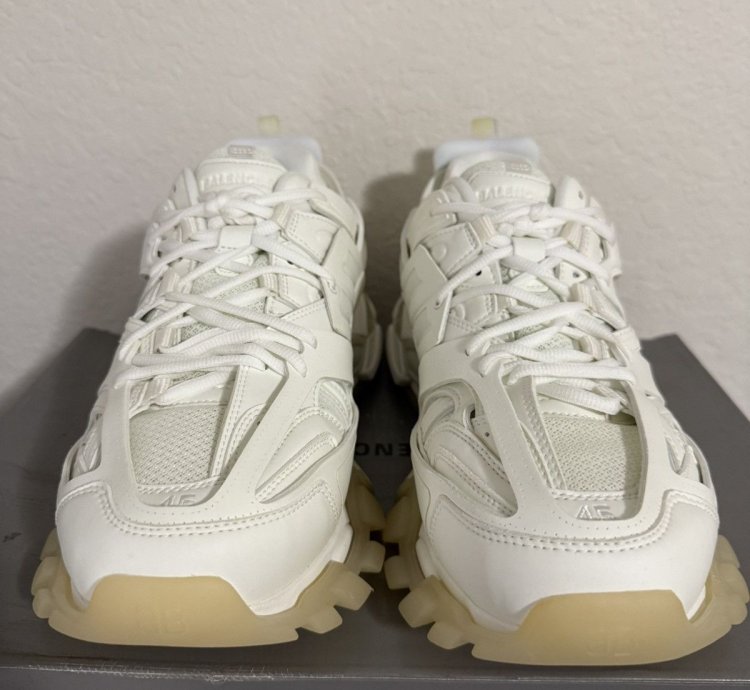 Balenciaga White Track Glow In The Dark (45)