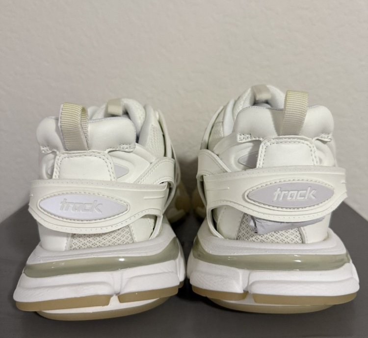 Balenciaga White Track Glow In The Dark (45)