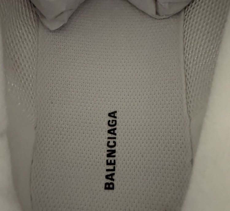 Balenciaga White Track Glow In The Dark (45)