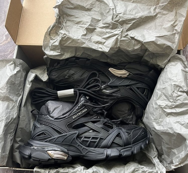Balenciga Track 2 0 Triple black