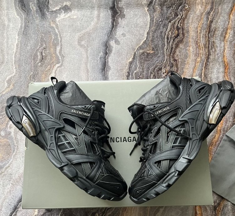 Balenciga Track 2 0 Triple black