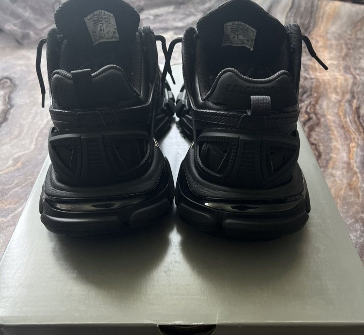 Balenciga Track 2 0 Triple black
