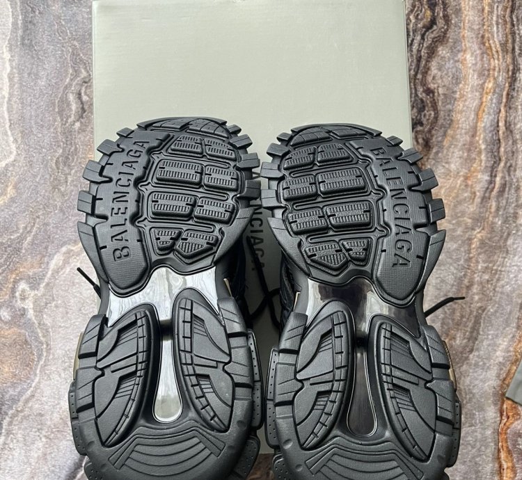 Balenciga Track 2 0 Triple black
