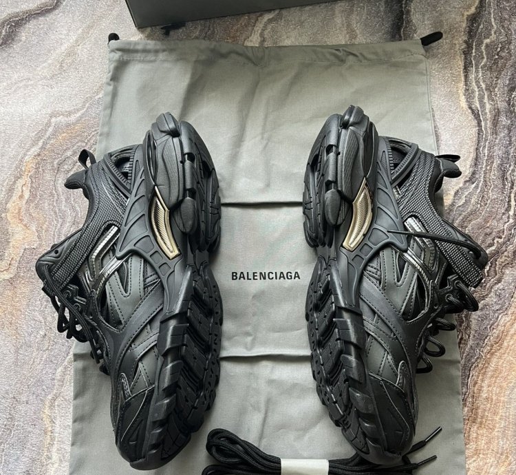 Balenciga Track 2 0 Triple black
