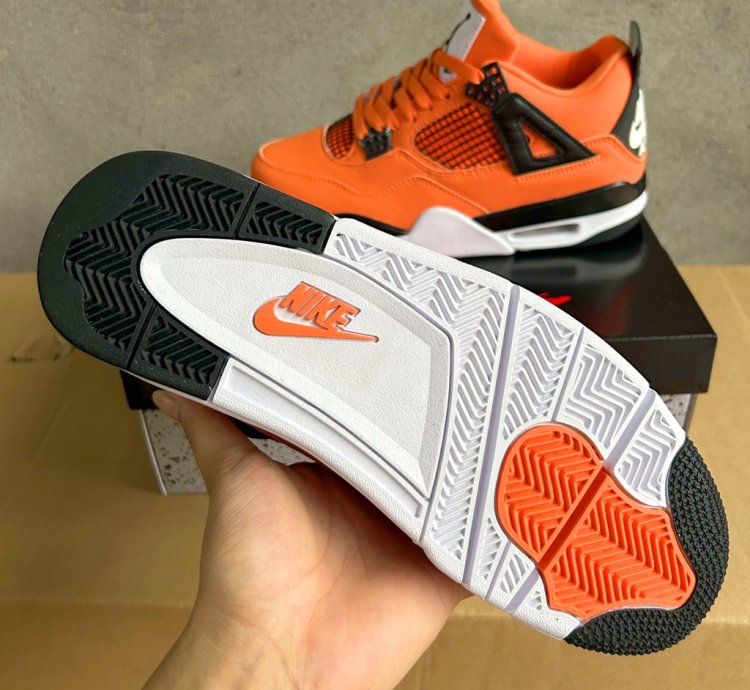 Air Jordan 4 “ Total Orange ”