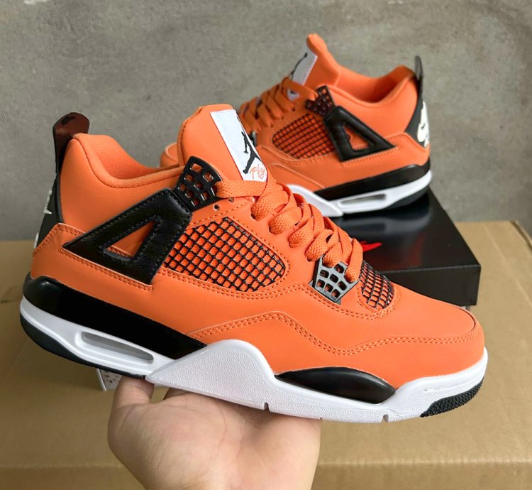 Air Jordan 4 “ Total Orange ”