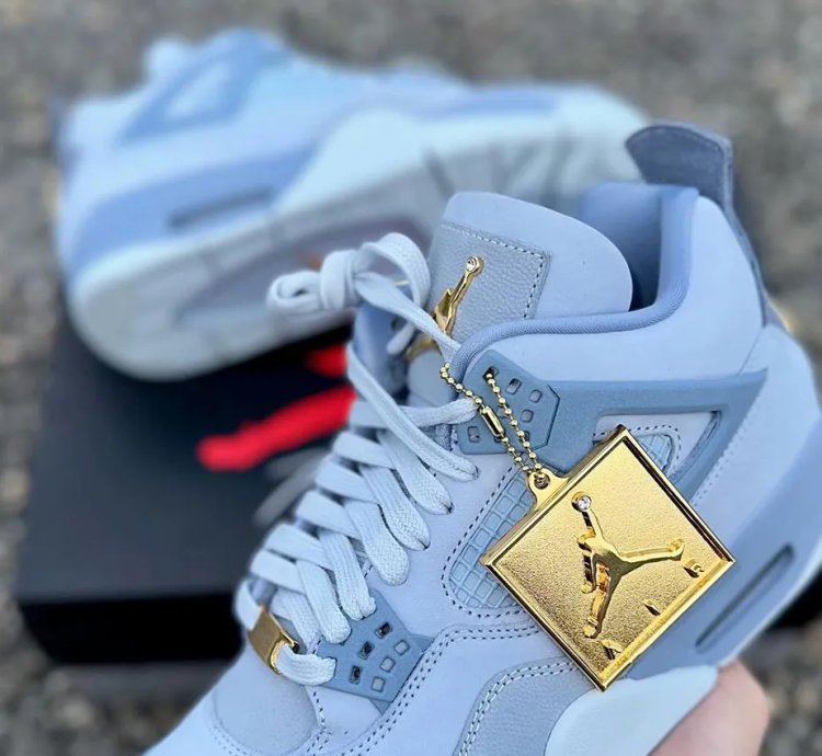 Nike Air Jordan 4 “ UNC Gold "