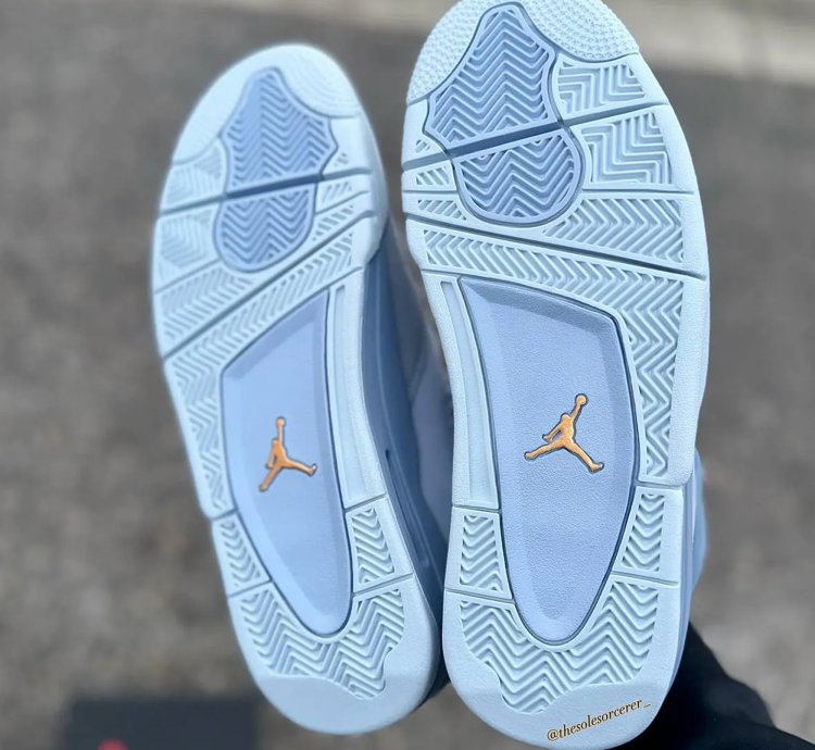 Nike Air Jordan 4 “ UNC Gold "