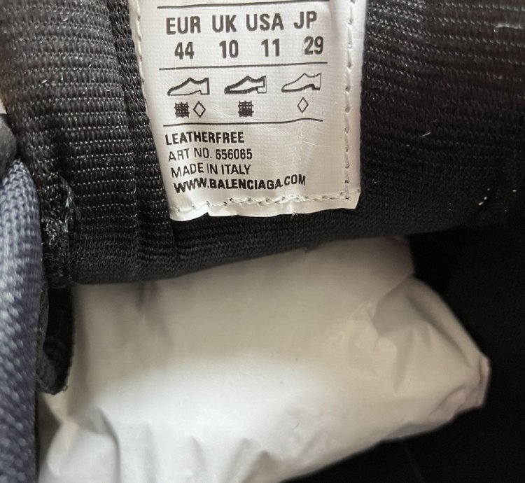 Black Runner size 44