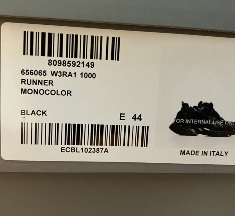 Black Runner size 44