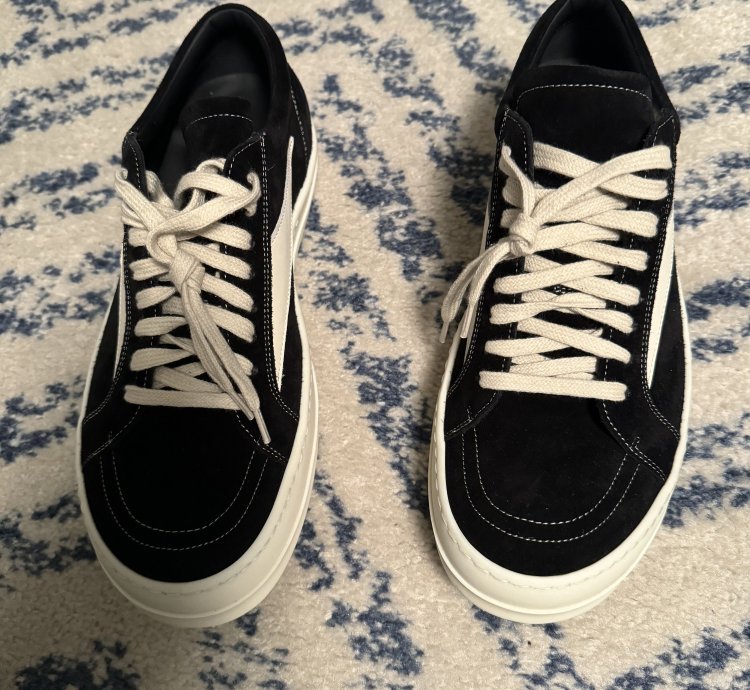 Black Vintage Sneakers