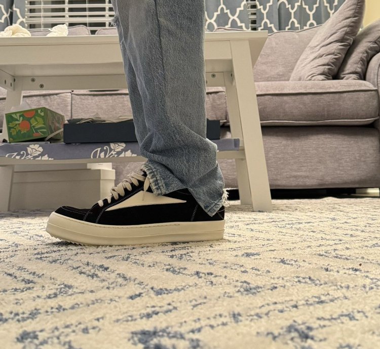 Black Vintage Sneakers