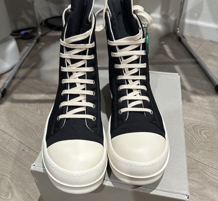 BNIB FW22 Padded Nylon Backplate Ramone High Sneakers 43 5