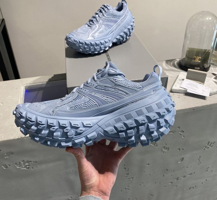 BNWT Balenciaga Defender Bouncer Sneaker