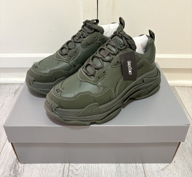 Brand New Balenciaga Triple All Over Green size 42