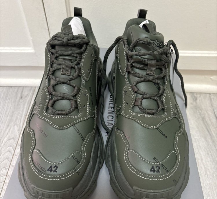 Brand New Balenciaga Triple All Over Green size 42