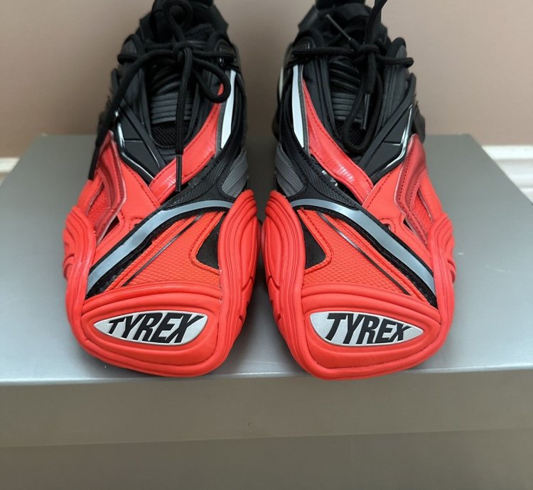 BRAND NEW NEVER WORN Balenciaga Tyrex