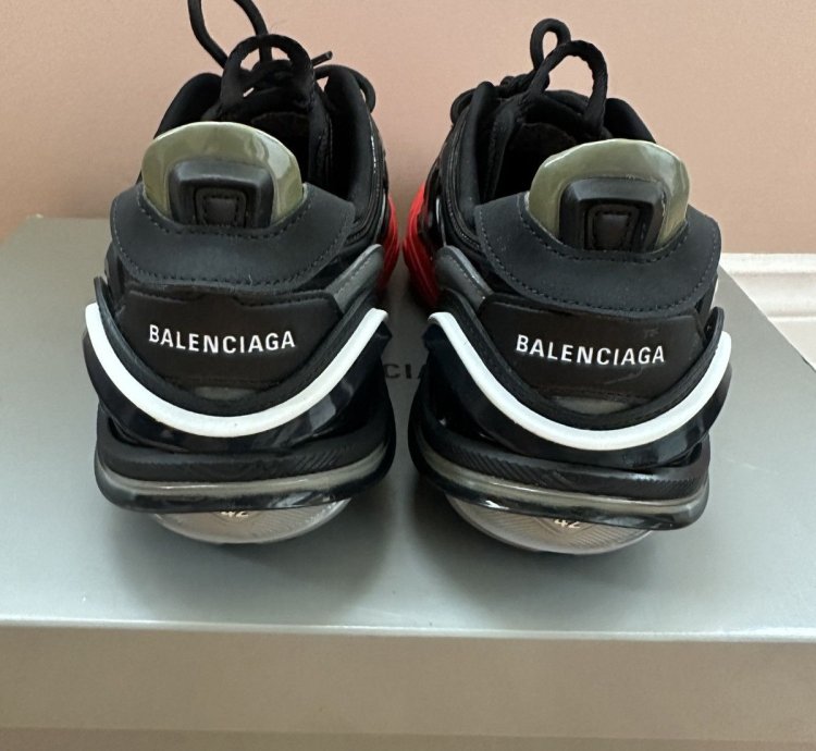 BRAND NEW NEVER WORN Balenciaga Tyrex