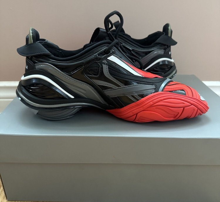 BRAND NEW NEVER WORN Balenciaga Tyrex