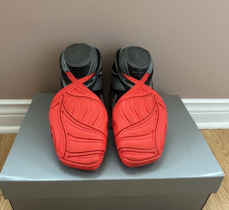 BRAND NEW NEVER WORN Balenciaga Tyrex