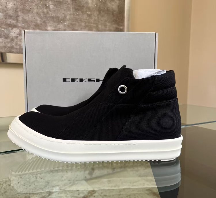 Canvas Island Dunks in Black