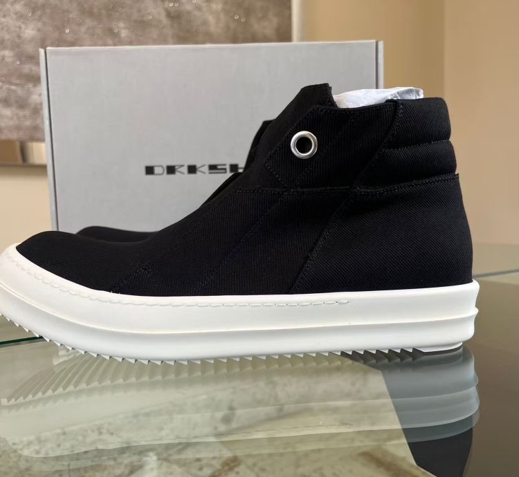 Canvas Island Dunks in Black
