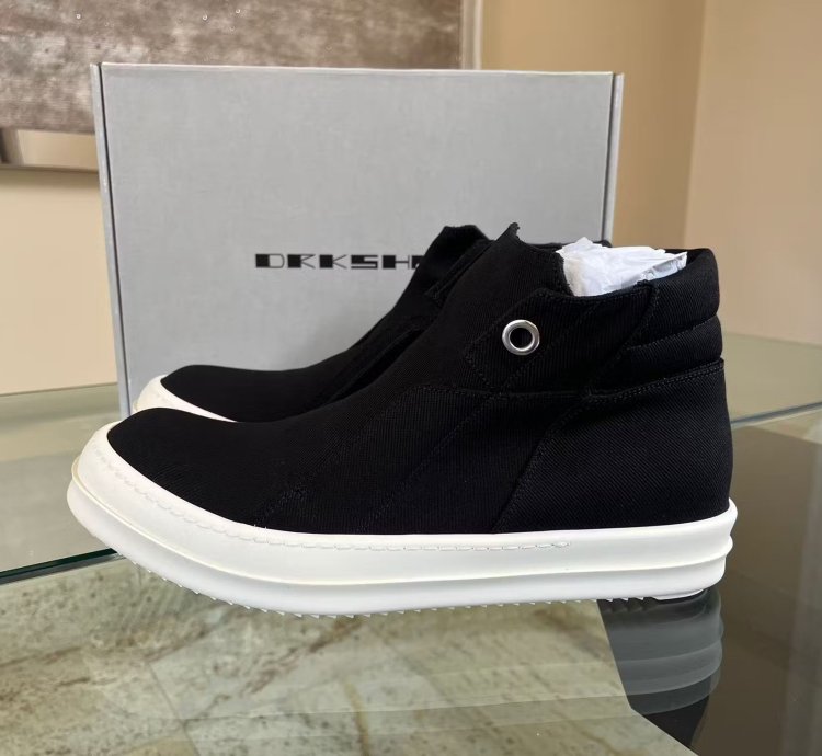 Canvas Island Dunks in Black