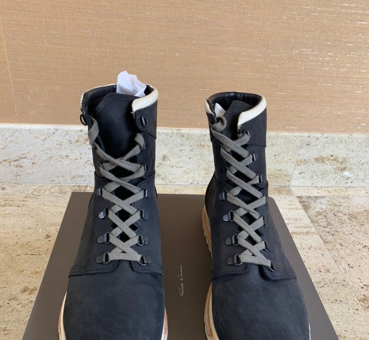 Dirt Grafton Lace Up Sneaker in Black
