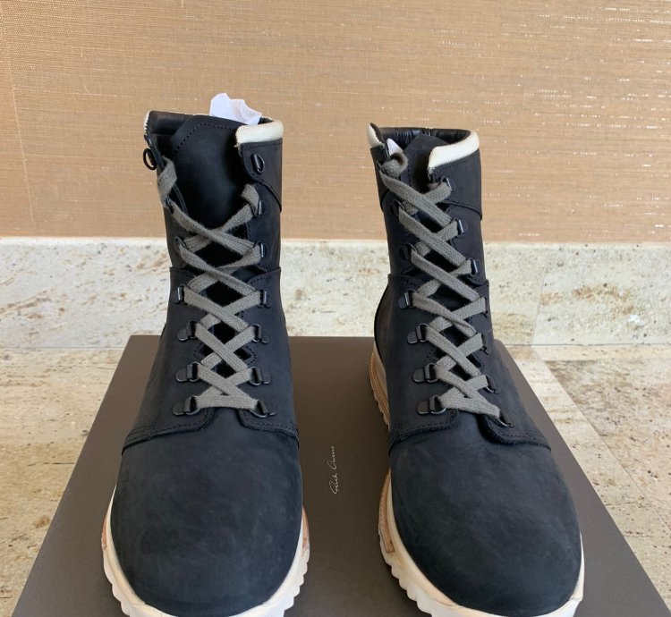 Dirt Grafton Lace Up Sneaker in Black