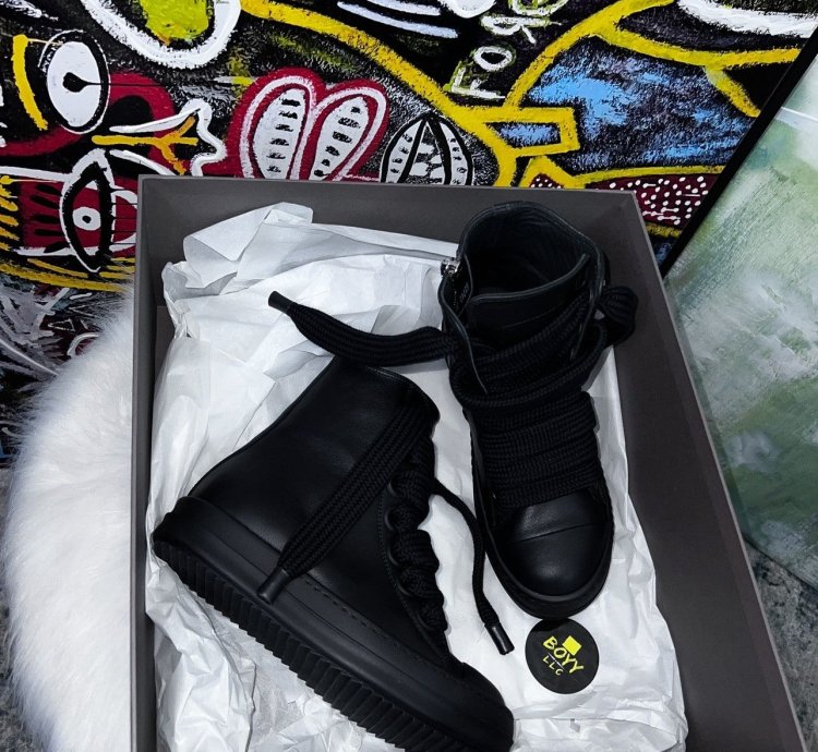 Jumbo lace sneakers
