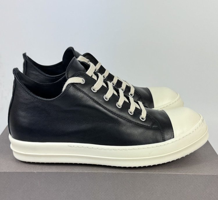 LOW TOP SNEAKERS