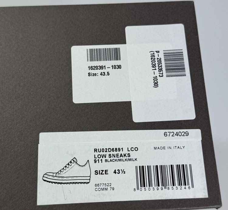 LOW TOP SNEAKERS