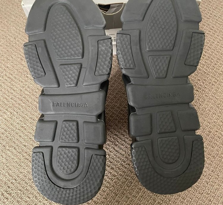 MEN SPEED SNEAKER IN BLACK