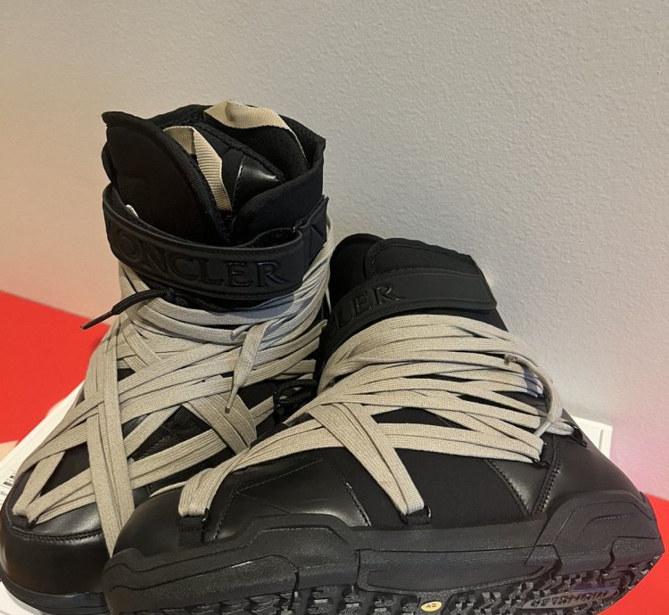 Moncler Megalace Amber Leather Snow Boots