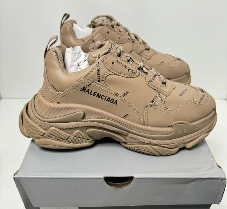 NEW Balenciaga Men Size 40 Triple Allover logo Sneaker