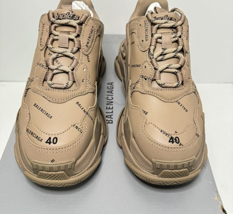 NEW Balenciaga Men Size 40 Triple Allover logo Sneaker