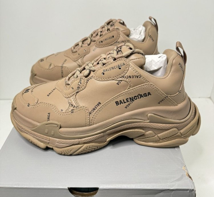 NEW Balenciaga Men Size 40 Triple Allover logo Sneaker