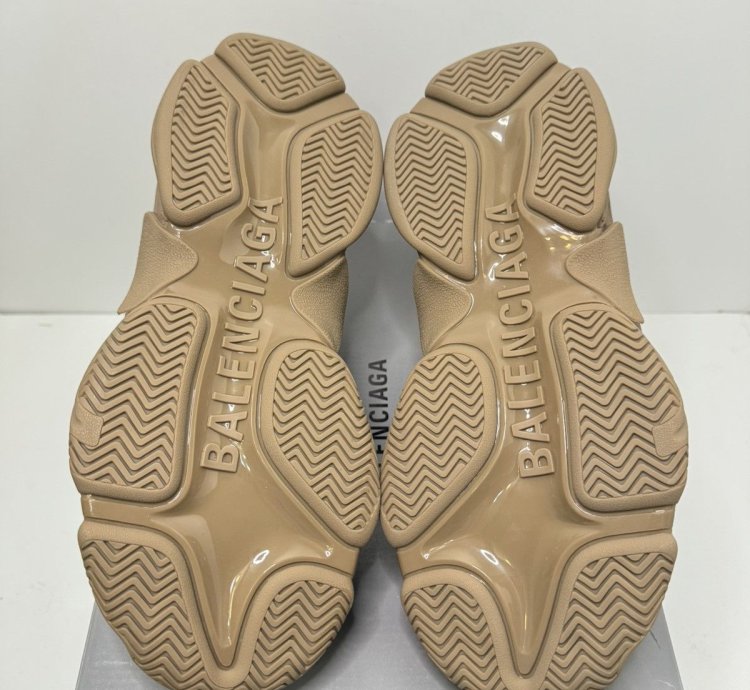 NEW Balenciaga Men Size 40 Triple Allover logo Sneaker